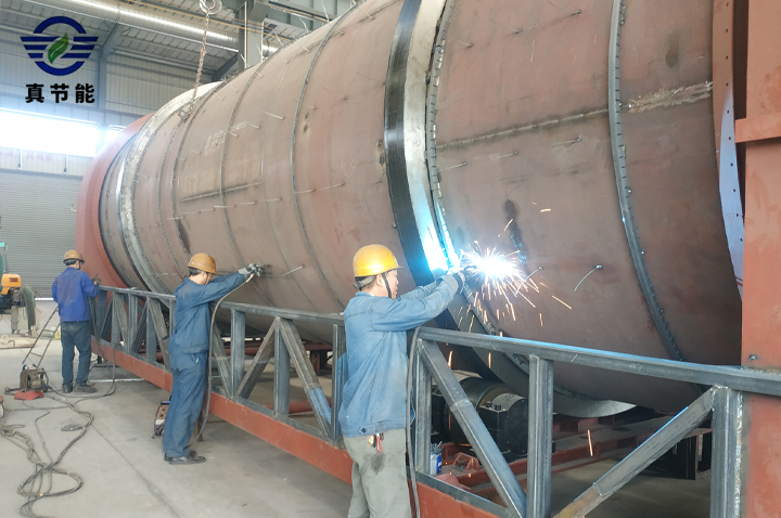 防止污泥干燥設(shè)備表面漆層脫落破損，采用防腐防銹的工藝技術(shù)焊接